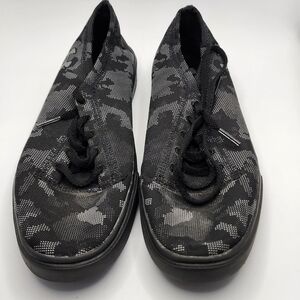 Like New Boys 5Y Under Armour Kickit2  Camo Shoe